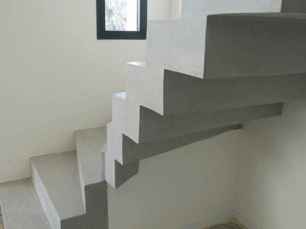 Création d'escalier en béton Paris